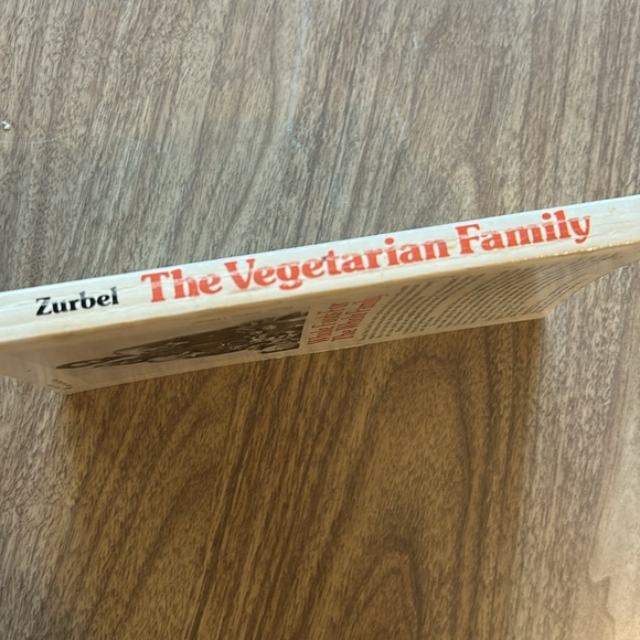 Vintage 70s The Vegetarian Family Cookbook by Runa & Victor Zurbel 1978 - Picture 3 of 14